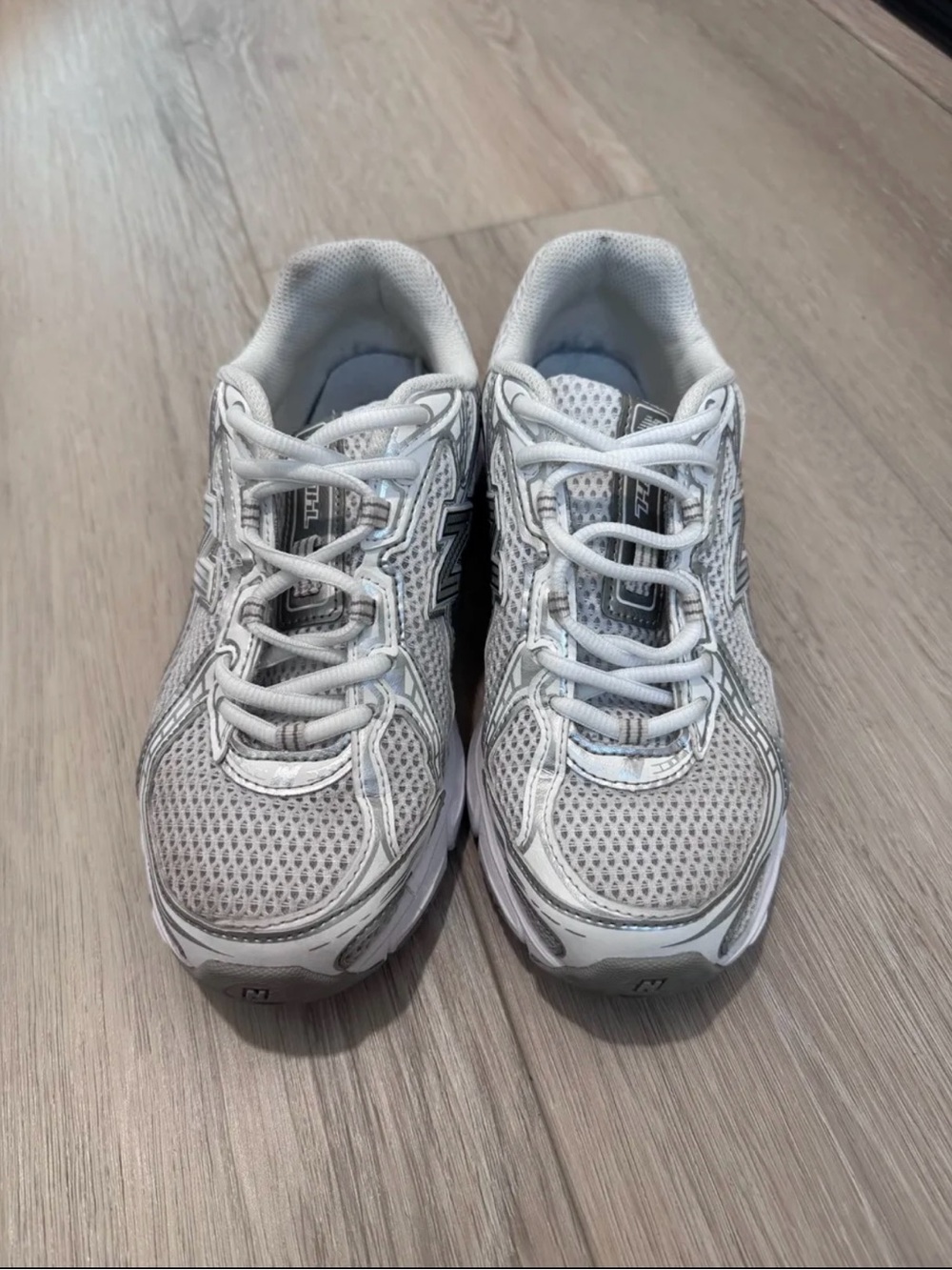 New Balance 740 - Picture 2 of 6